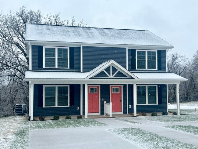 Building Photo - 2229 Kenwood Blvd SE