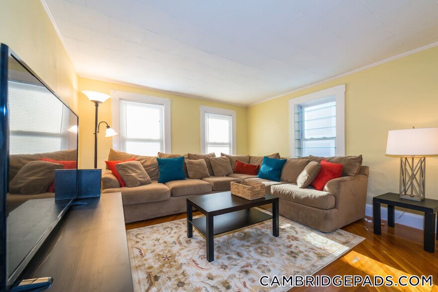 Building Photo - 199 Mt Auburn St