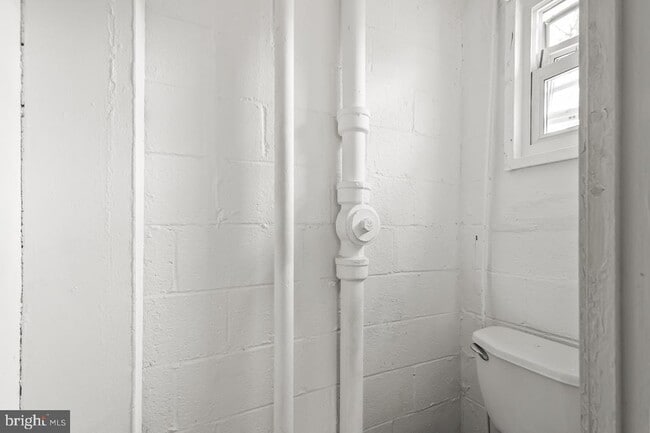 Building Photo - 10725 Maple St