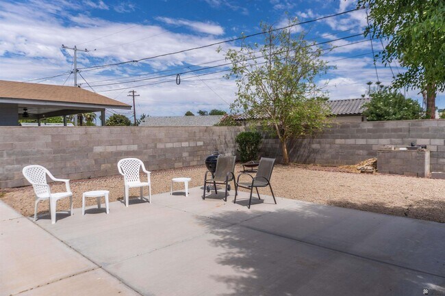 Building Photo - 379 E Hacienda Dr