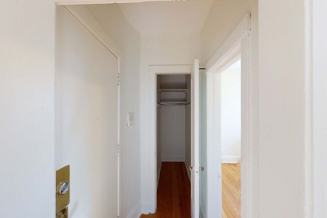 Interior Photo - 5457-5459 S. Blackstone Avenue