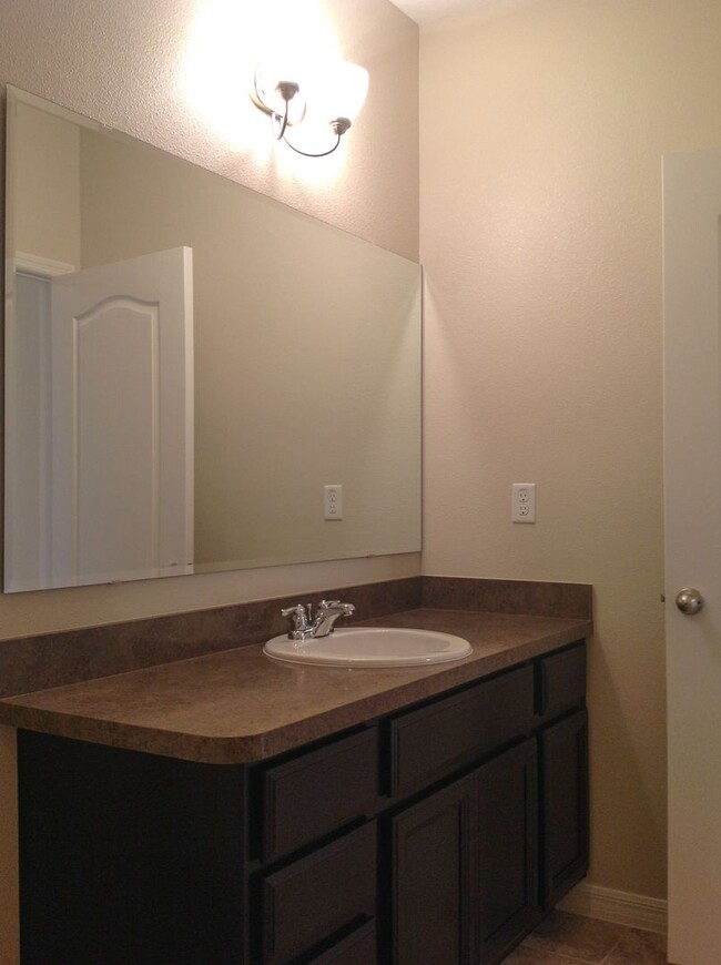 Building Photo - 3 bed/2.5 bath Townhome in St. Cloud, Jeff...