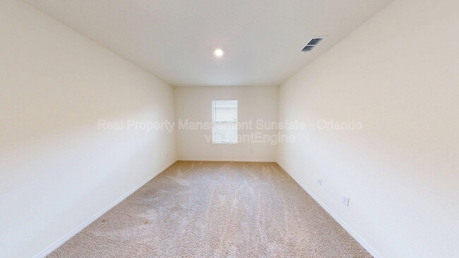 Building Photo - 2116 Silver Brk Wy