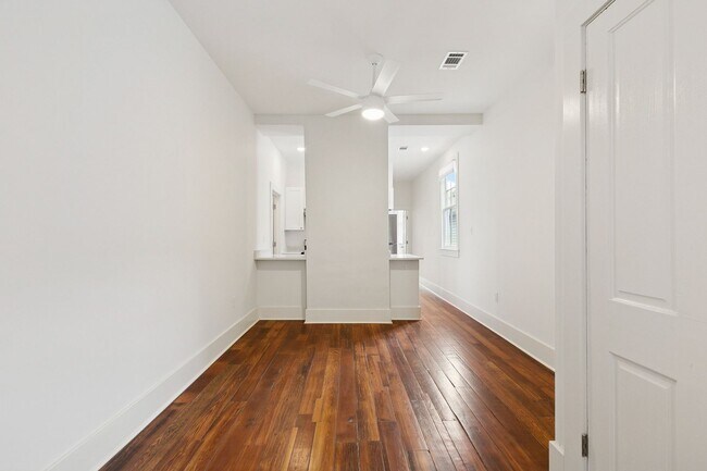 Building Photo - 2318 St Andrew St