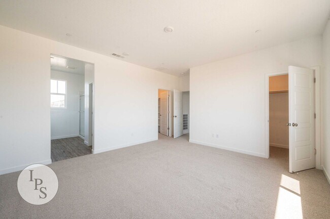 Building Photo - 2808 N Vahe Ave