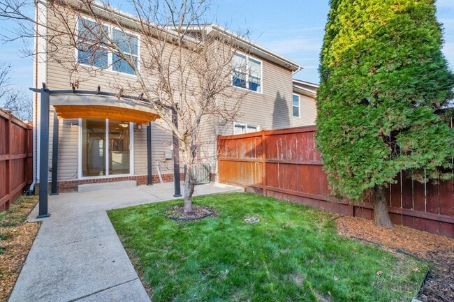 Building Photo - 1234 Riverbrook Dr