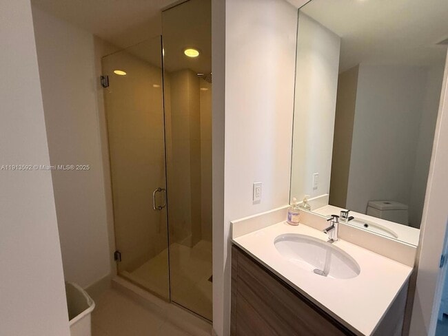 Building Photo - 121 NE 34th St