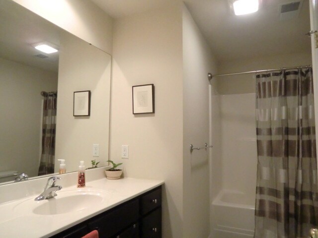 Building Photo - 2128 Red Fox Dr