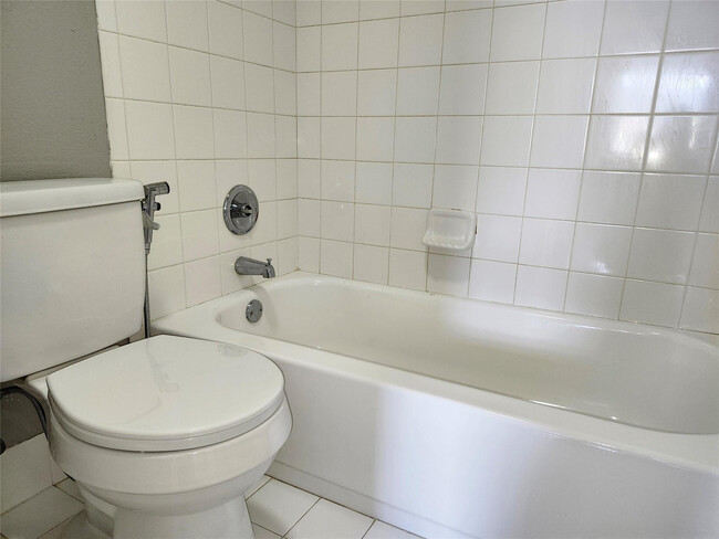 Building Photo - 475 SE 8th St