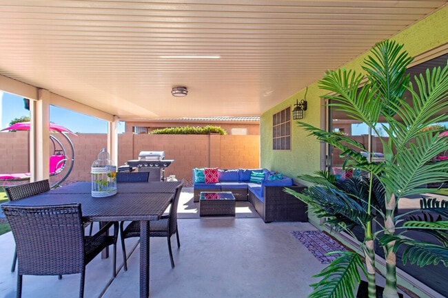 Building Photo - 1550 N Desert Willow St