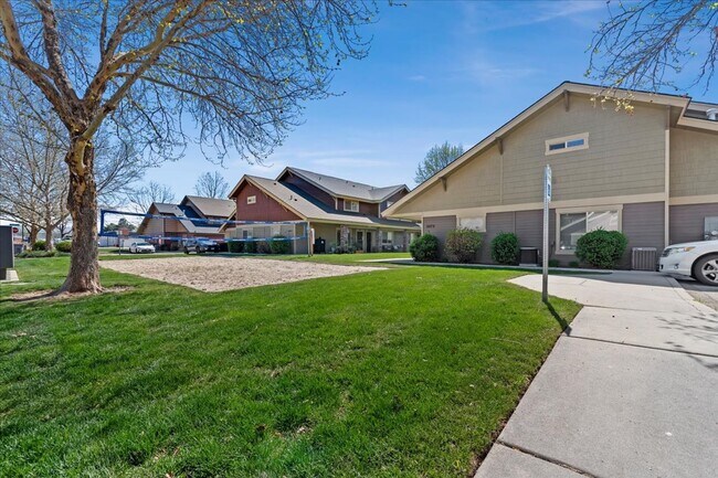 Building Photo - 9993 W Rosecroft Ct