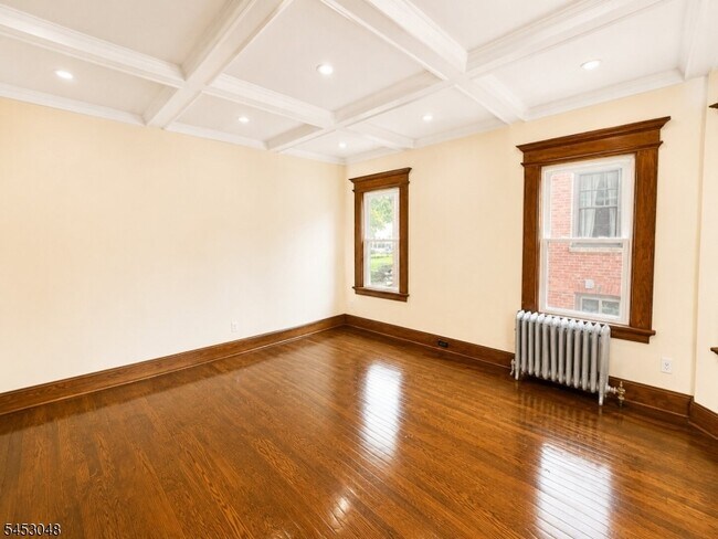 Building Photo - 2 Cloverhill Pl