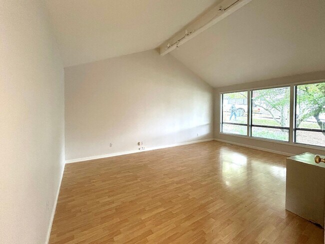 Building Photo - Large 4 Bed, 2.5 Bath House! Landscaping Included!