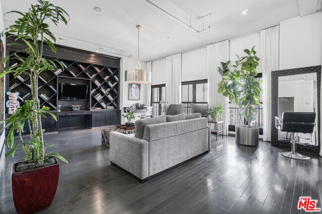 Building Photo - 1645 Vine St