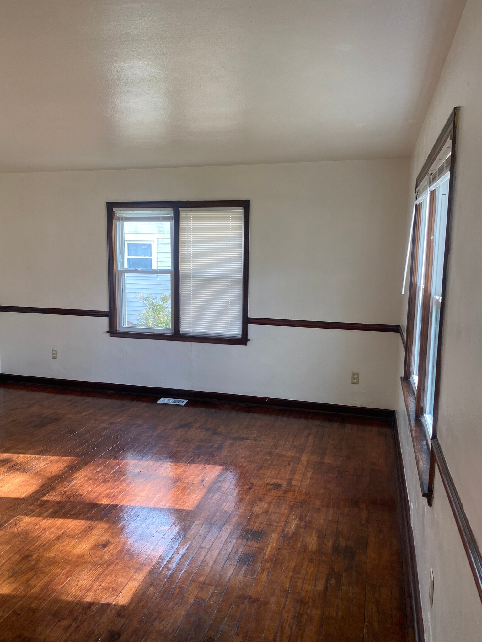 Building Photo - 430 N 4th St