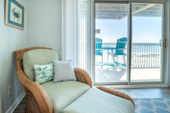 Building Photo - PRICE REDUCED ON OCEANFRONT OFF-SEASON MONTHLY RENTAL