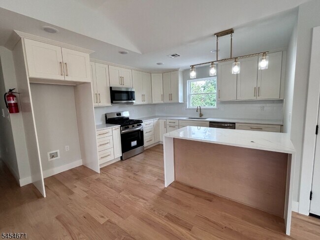 Building Photo - 25 Brookside Ave