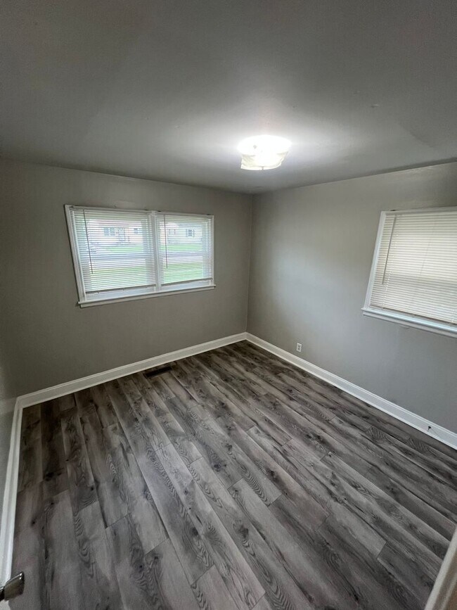 Building Photo - Beautiful 3 Bedroom 1 Bathroom Home