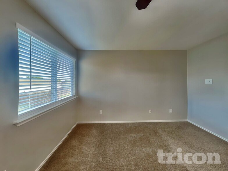 Building Photo - 11312 Hungry Horse Dr