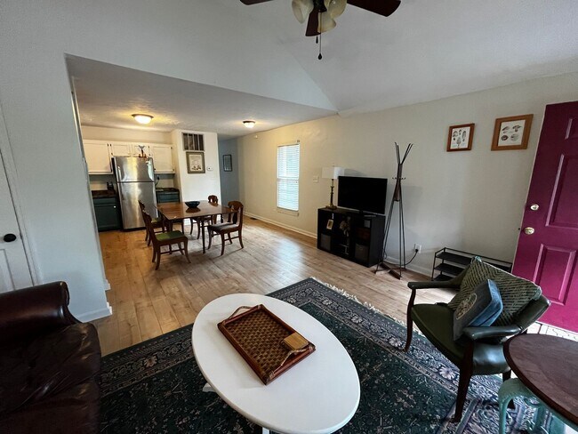 Building Photo - FURNISHED 2-BED w/OFFICE IN SHELBY PARK