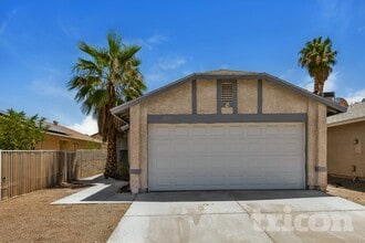 Building Photo - 1833 Ridgefield Dr