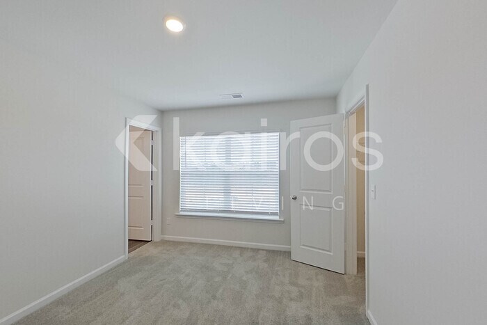 Building Photo - 2215 Banyon Cir