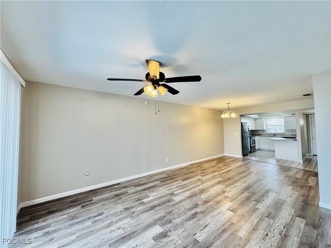 Building Photo - 706 SE 13th Ct