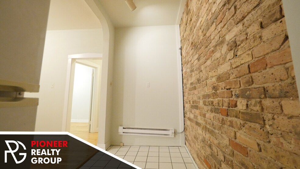 Baseboard Heating - 515 W Melrose St
