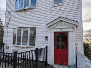 Building Photo - 82 Gladstone St