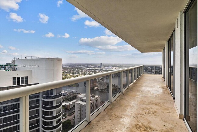 Building Photo - 1830 S Ocean Dr