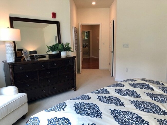 Building Photo - 130 University Ave