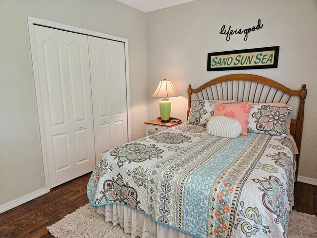 Building Photo - Seasonal Short-Term 2 Bedroom 2 Bathroom with a Bonus Room in the gated community of Venetia!