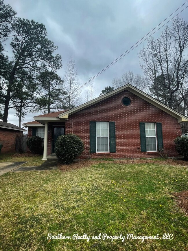 Building Photo - Taylor Ridge cul-de-sac Corner