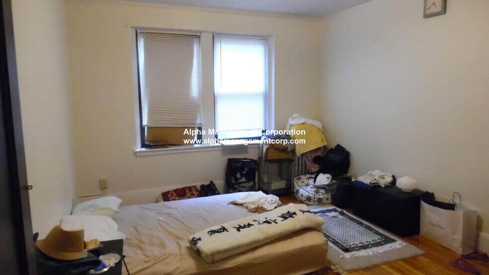 Building Photo - 349 Pleasant St