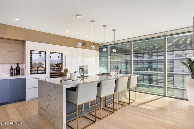 Building Photo - 7180 E Kierland Blvd