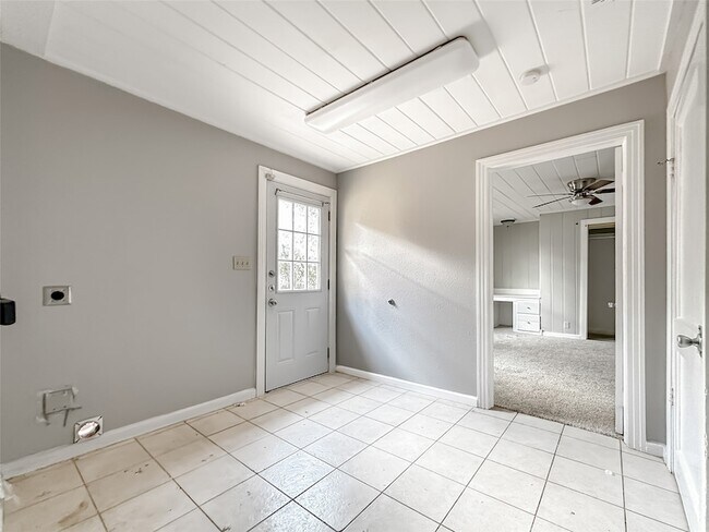 Building Photo - 6340 Parkdale Dr
