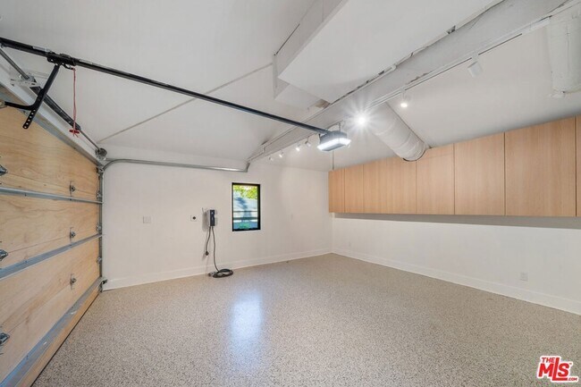 Building Photo - 8800 Hollywood Blvd