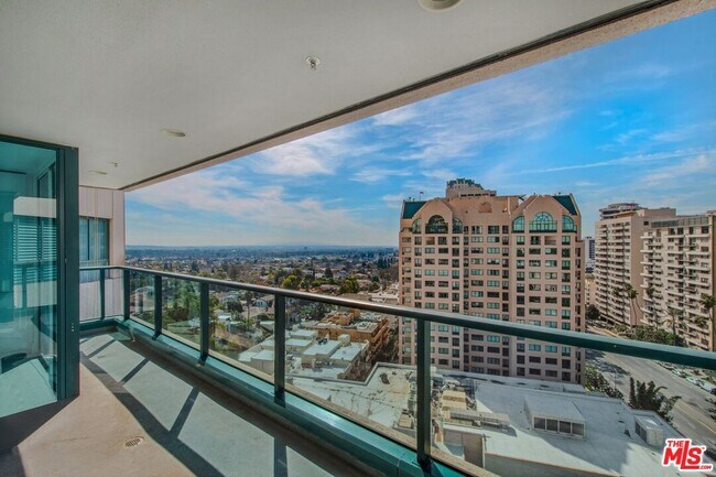 Building Photo - 10490 Wilshire Blvd