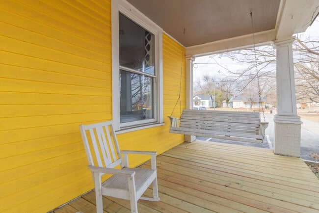 Building Photo - 737 3rd Ave