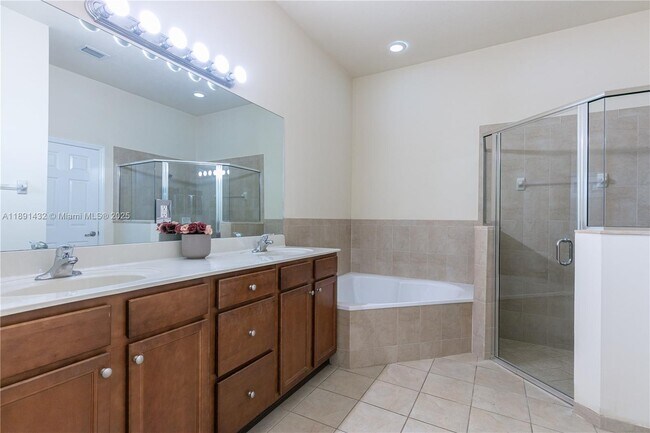 Building Photo - 9036 SW 170th Pl