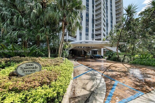 Building Photo - 2000 Towerside Terrace