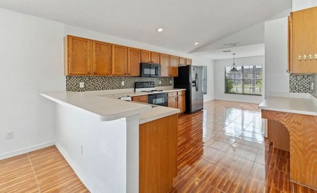 Building Photo - Beautiful 3 Bed and 2 Bath POOL HOME in Ki...