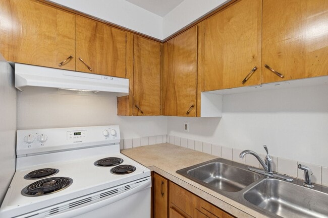 Building Photo - Knowles Properties