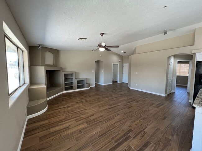 Building Photo - CULDESAC HOME IN ESTRELLA!