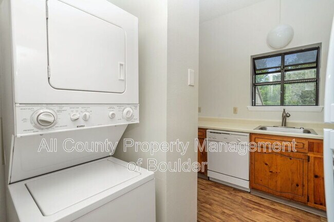 Building Photo - 7933 Countryside Dr