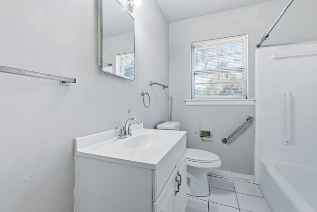 Building Photo - Ranch Style Home in Southside Savannah