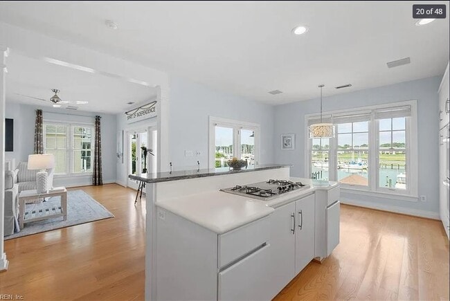 Building Photo - 31 Bay Front Pl