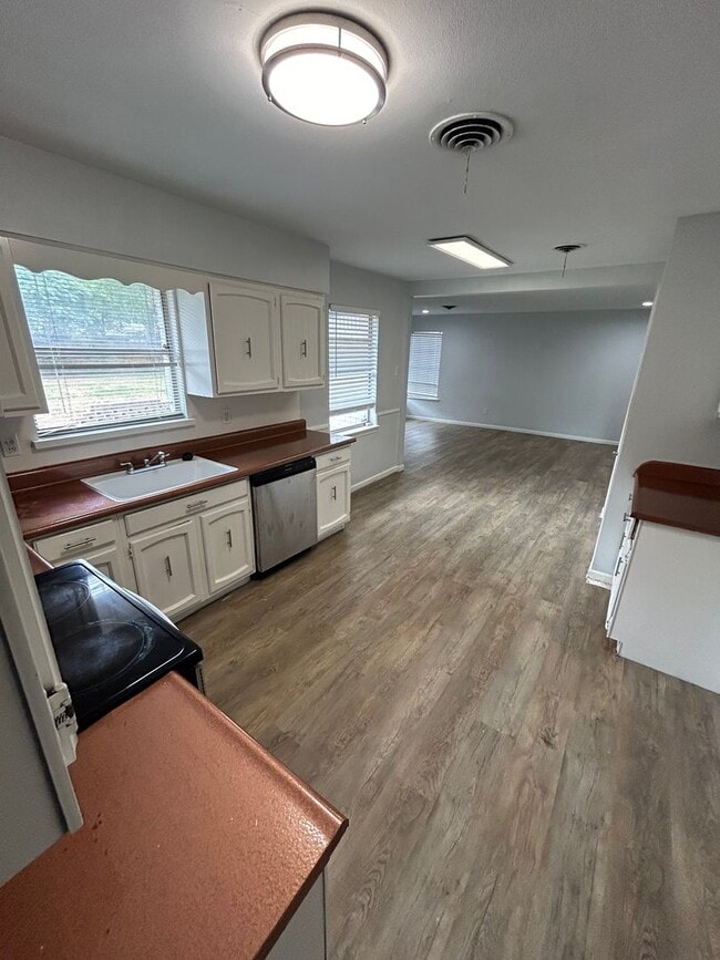 Building Photo - Location....Location....Location....