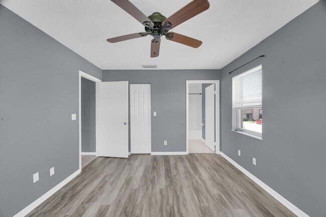 Building Photo - 3171 SE Aster Ln