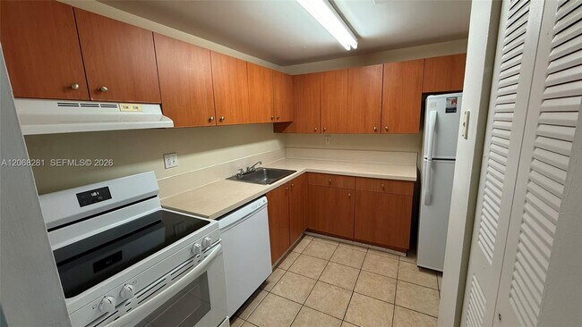 Building Photo - 415 Executive Center Dr